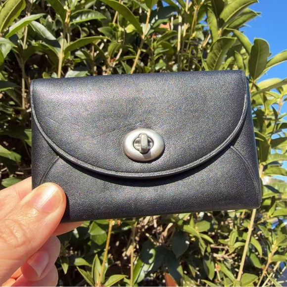 Coach Turnlock Card Case with Tea Rose Studs Black Leather 20950G - Picture 4 of 11